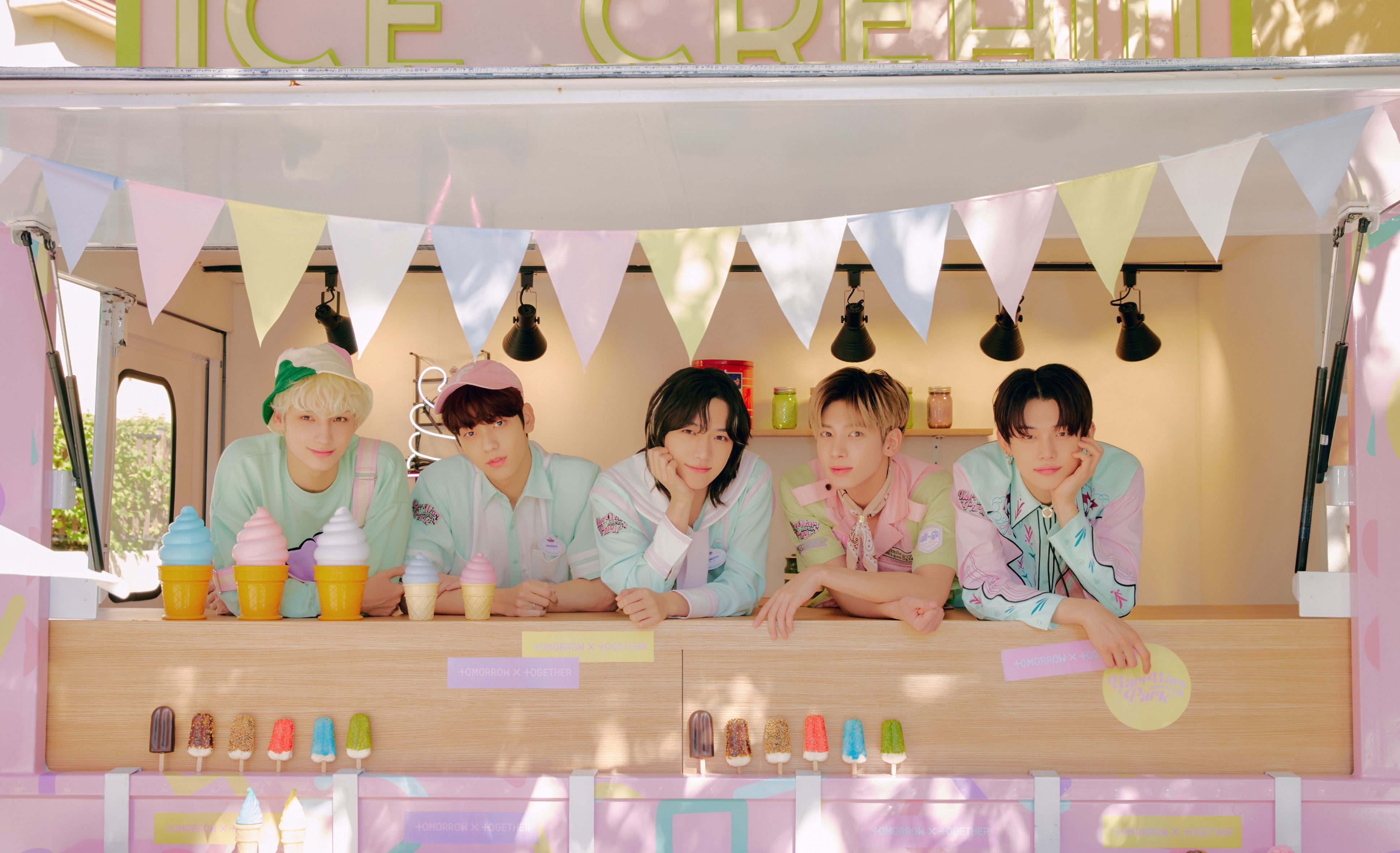 TXT Season's Greetings 2022: Ice cream, balloons and teddy bears!