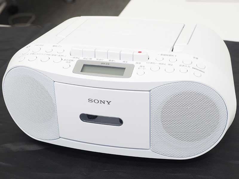 ソニー、ワイドFM対応の簡単操作CDラジカセ。電池駆動対応/約8,000円