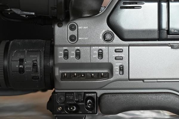 昔の放送用カメラ sony業務用ビデオカメラDVCAM DSR-250 | カメラ三脚