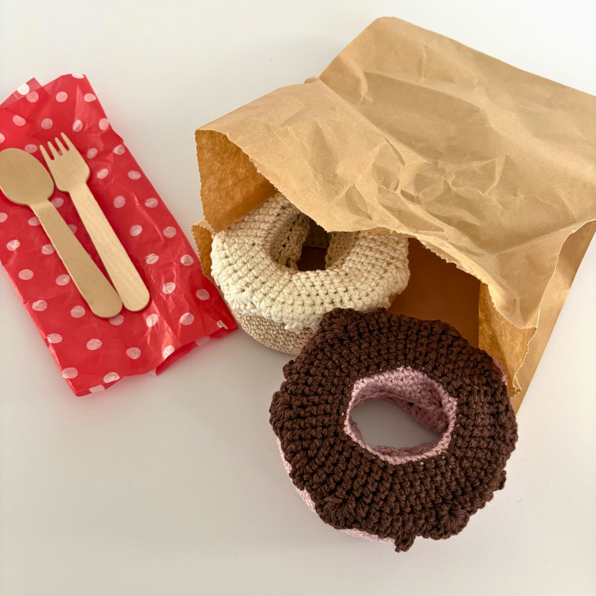 tmkニットルーム 藤田智子 / ドーナツのチャーム型ハンドタオル