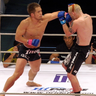 レポ＆写真) [PRIDE武士道] 9.25 有コロ：ライト決勝は五味×マッハ