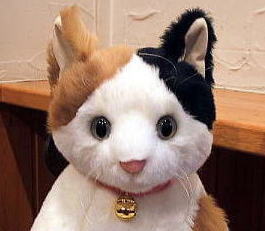 Cuddly（カドリー）猫ぬいぐるみ 小春 三毛猫 - 猫グッズ・猫雑貨のお