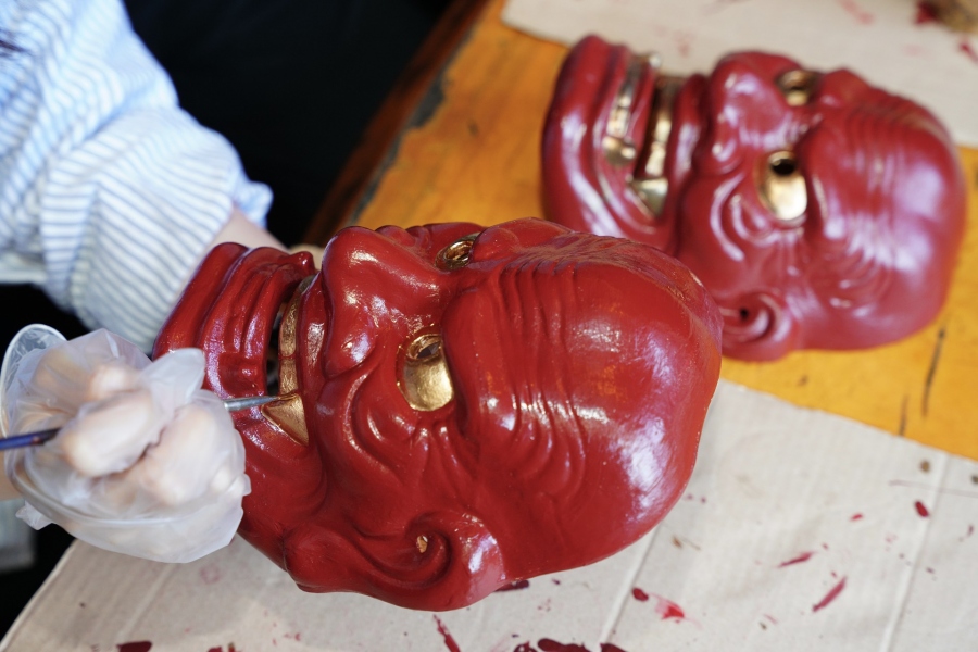 赤い神楽面 角付き 木製 中古】神楽面 芸北 島根地域 石見神楽 鬼面(赤）