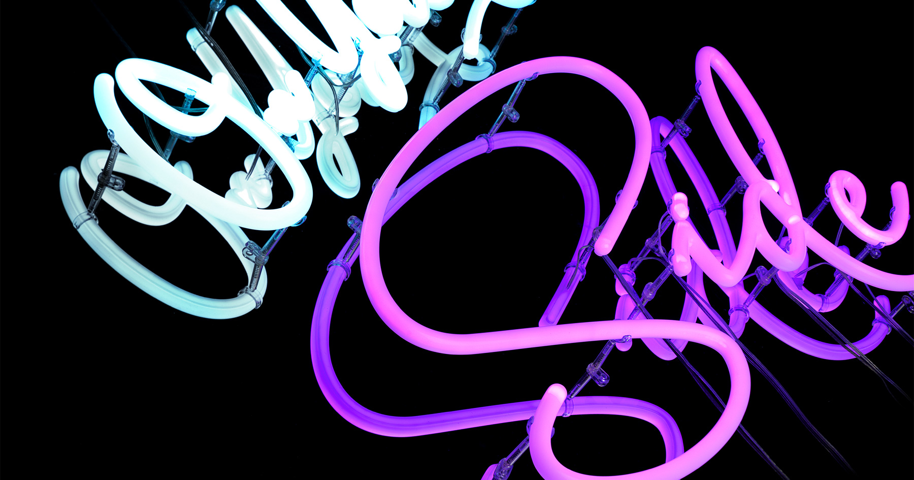 まるで本物のネオン管。新しいネオンサイン【NEON 360】のご紹介