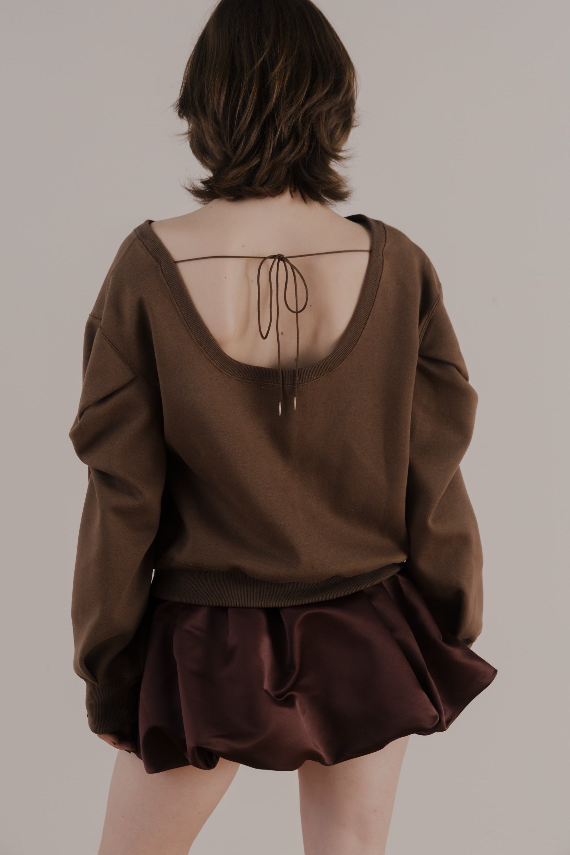 Opern Off-shoulder Sweat – THE TOÉ