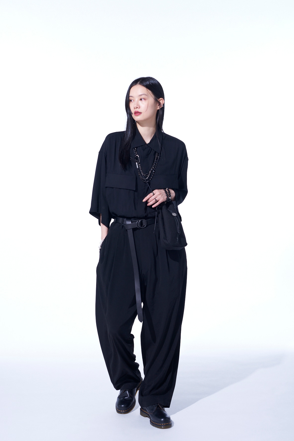 CONCHO DRAWSTRING SHOULDER BAG(FREE SIZE Black): S'YTE｜THE SHOP