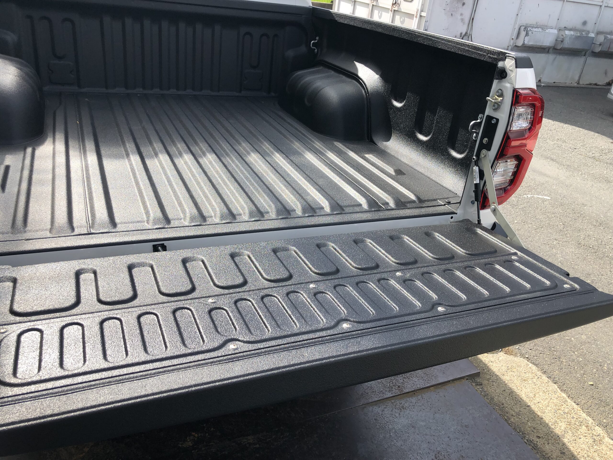 ラプターライナー - ラプターライナー塗装 株式会社トライズオート