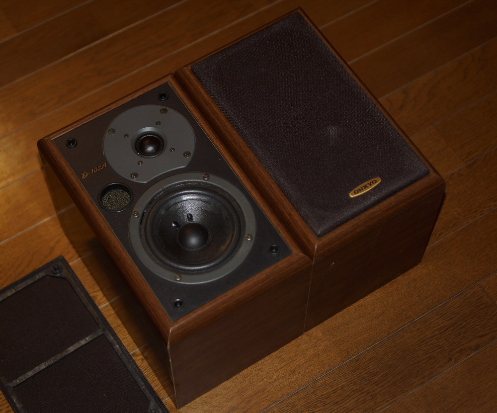 ONKYO D-102A ‥なかなか粘りのあるすっきりした音 ‥D-201より小ぶり