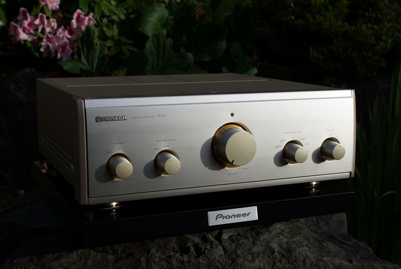 PIONEER A-05 .+ 業務用みたいな真面目さが光るコンシューマーモデル。+.