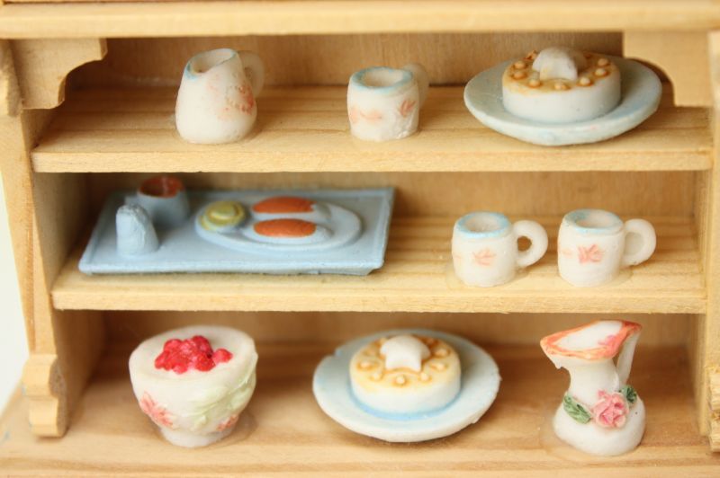 ドールハウス/ミニチュア家具 食器棚 ドールハウスとミニチュア家具