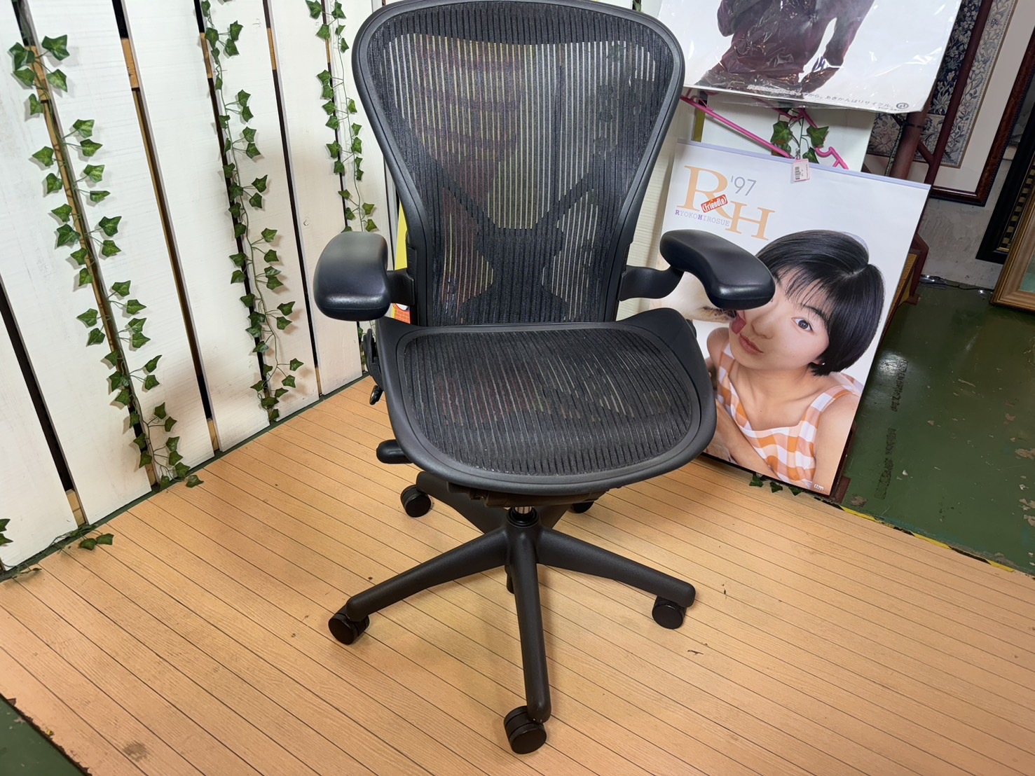 ハーマンミラー｜アーロンチェア｜AE112PWB-PJG1BBBK3D01買取致しまし