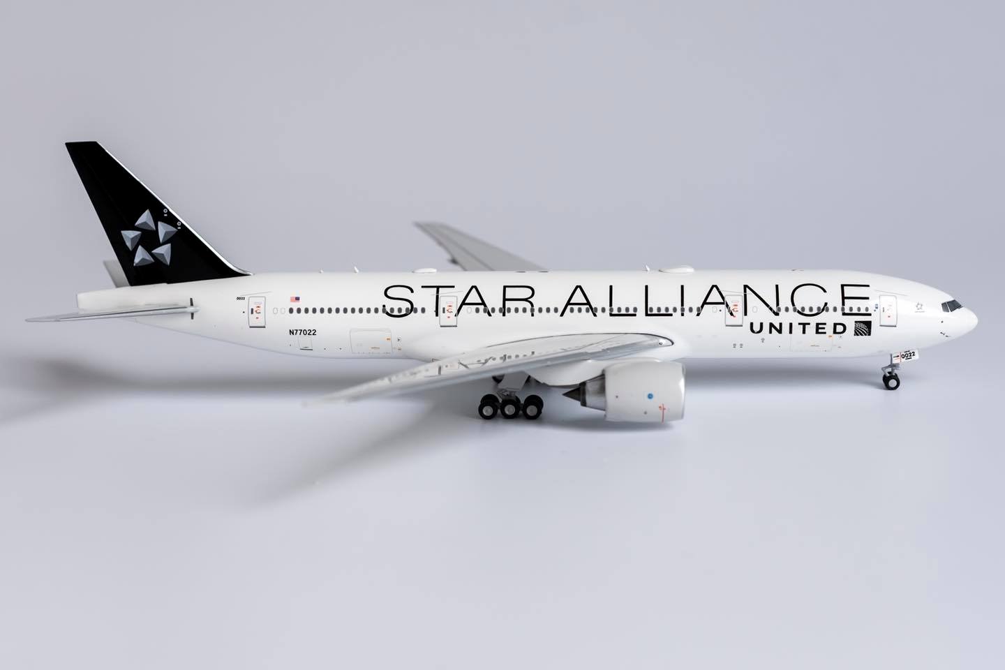 NG72001 United Airlines B777-200ER “Star Alliance” N77022
