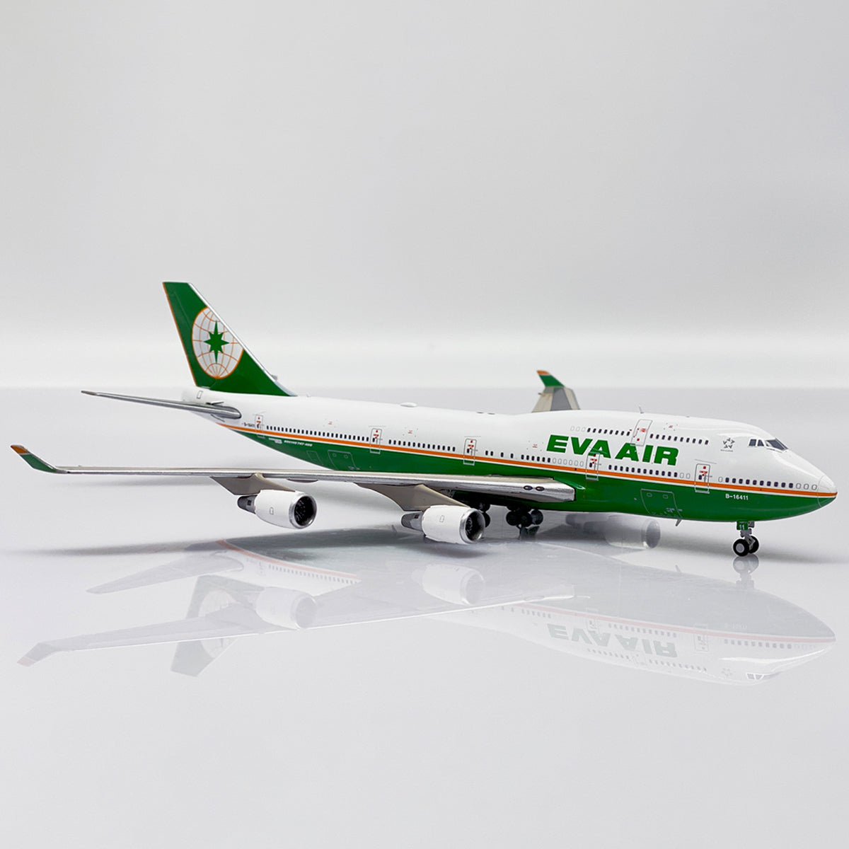 JC Wings X Aviationtag EVA Air Boeing 747 Airplane Model Edition 1:400