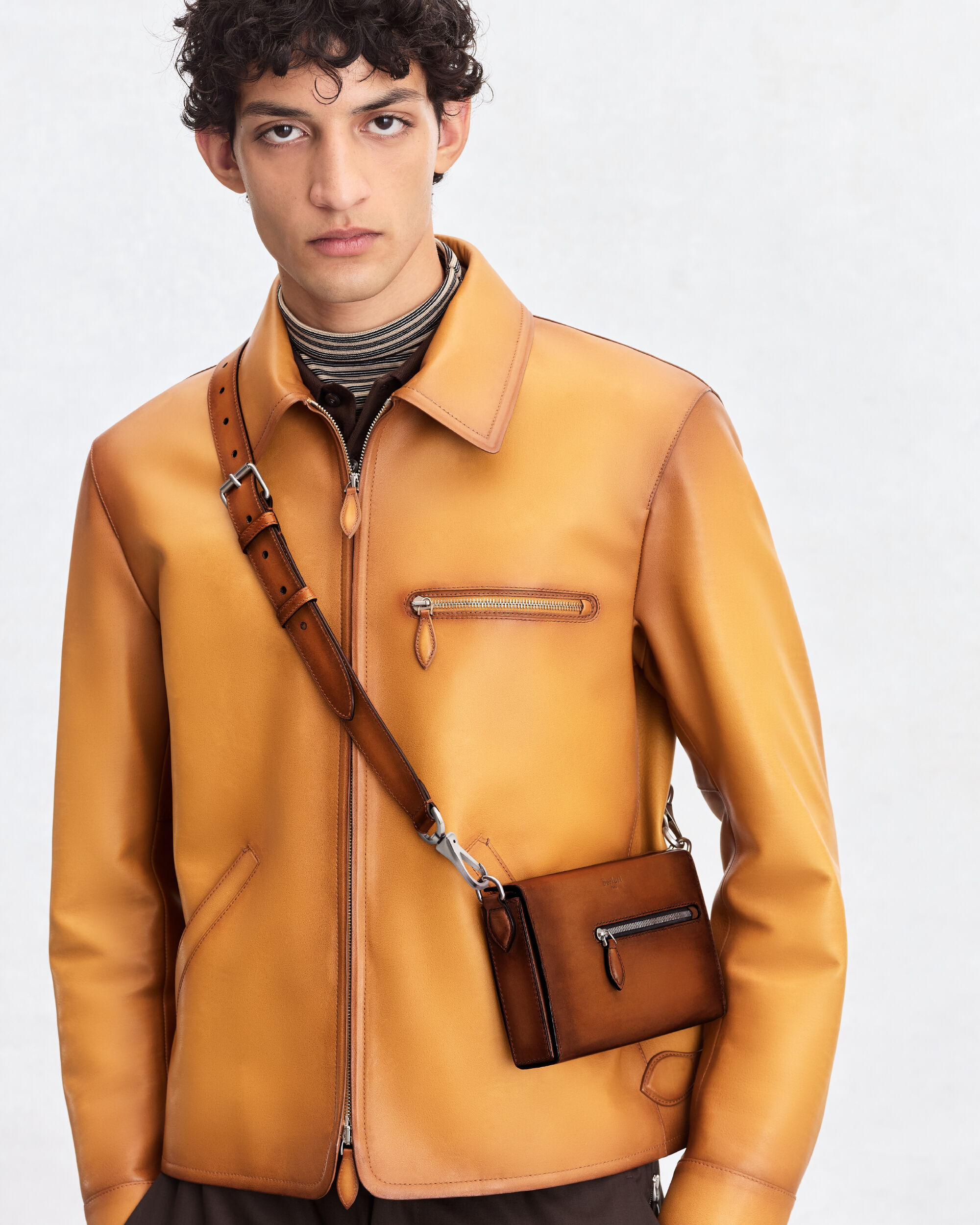 アンジュール・ドゥ・ポッシュ メッセンジャー | ベルルッティ JP