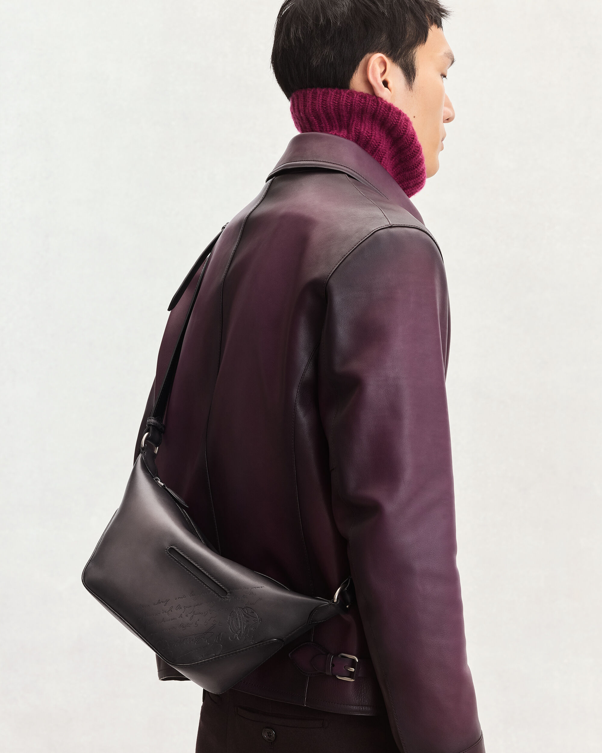 トゥジュール ソフト ジップ ホーボー XS メッセンジャー