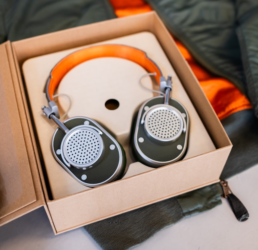 Master & Dynamic and Applied Art Forms Unveil MH40 Wireless