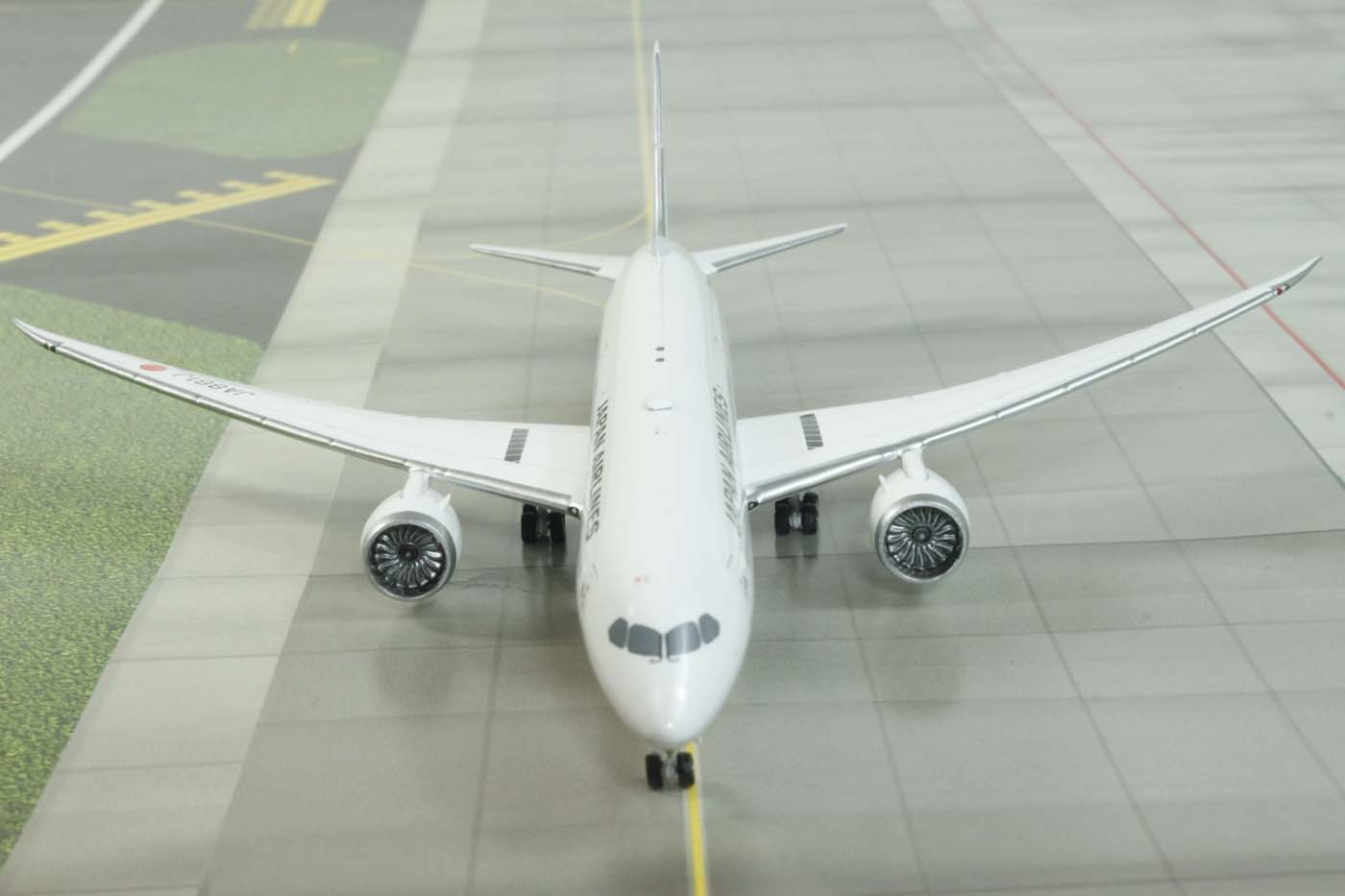 Japan Airlines (JAL) Boeing B787-9 Reg# JA861J Phoenix Model 11138