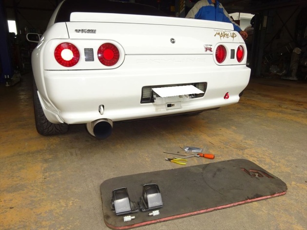スカイライン GTR BNR32 クエストジャパン LED バックランプ取付。｜車