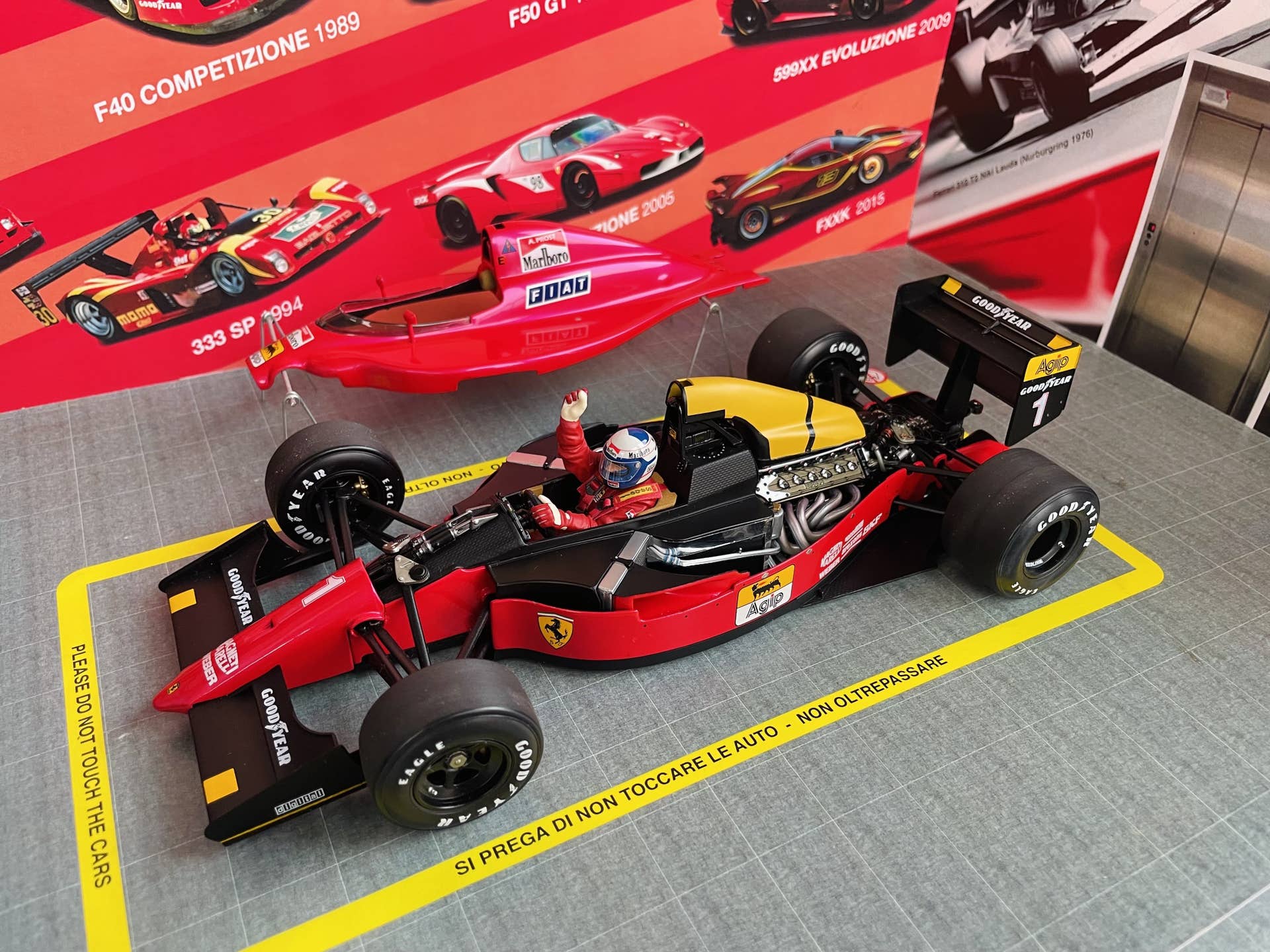 Ferrari F1 641-2 1990 Alain Prost by Exoto 1:18 | DiecastXchange Forum
