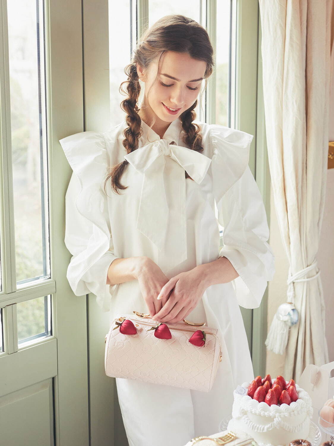 メゾン ド フルール“まるでロールケーキ”なショルダーバッグ＆いちご