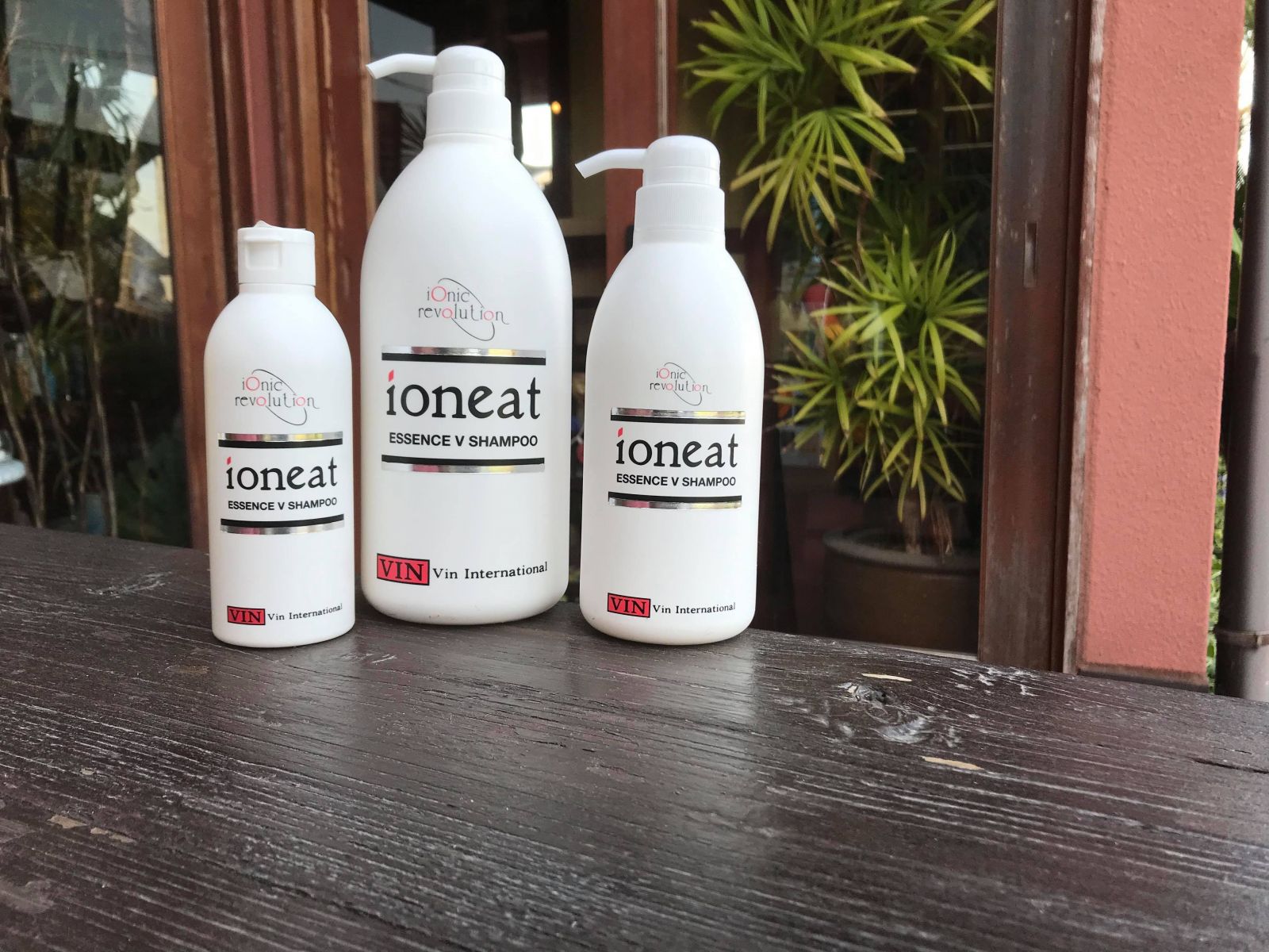 イオニート エッセンスVシャンプー モイスト 1L | カミキリベヤ 通販サイト