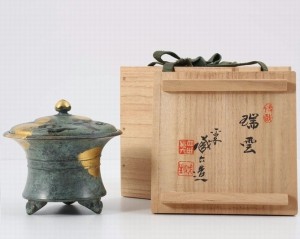 秦蔵六造り 塗金銅花生と塗金銅瑞鳥置物のセット 秦