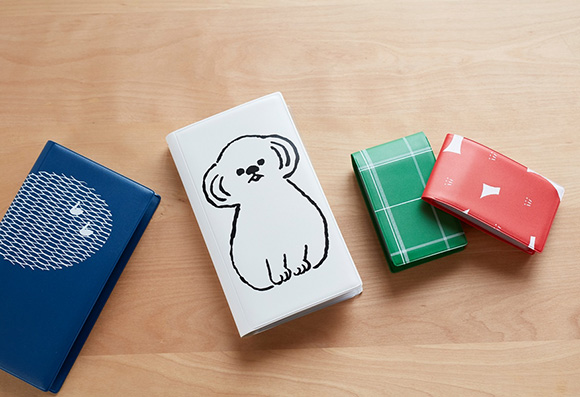 KITTA(キッタ)」を収納できる 「KITTA FILE(キッタファイル)」とテープ