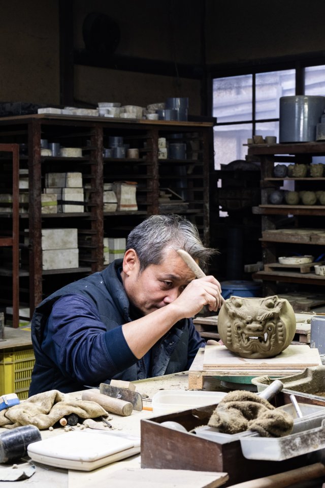 愛媛県今治市菊間町の伝統産業「菊間瓦」～美しきいぶし銀～｜ひめ旅録