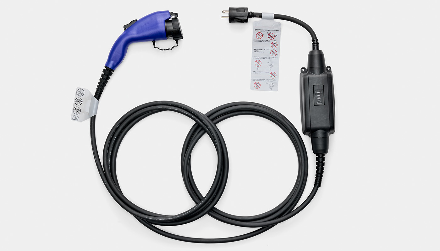 充電ケーブル／100V充電用アダプター｜充電・給電｜N-ONE e:｜Honda