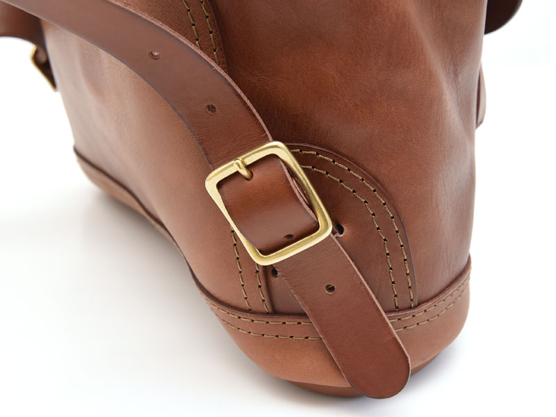 ハードレザーで豪快に仕上げた迫力のリュックサック / 革鞄のHERZ