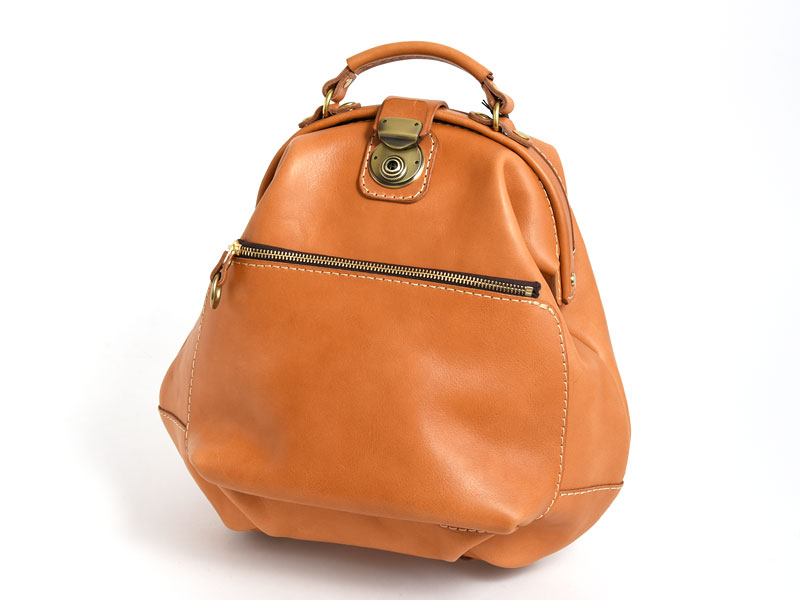 一泊二日の小旅行にも使える人気のワンパクリュック / 革鞄のHERZ