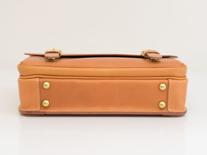 ビジネスにも使えるA4ファイル対応のシンプルな本革3wayバッグ / 革鞄