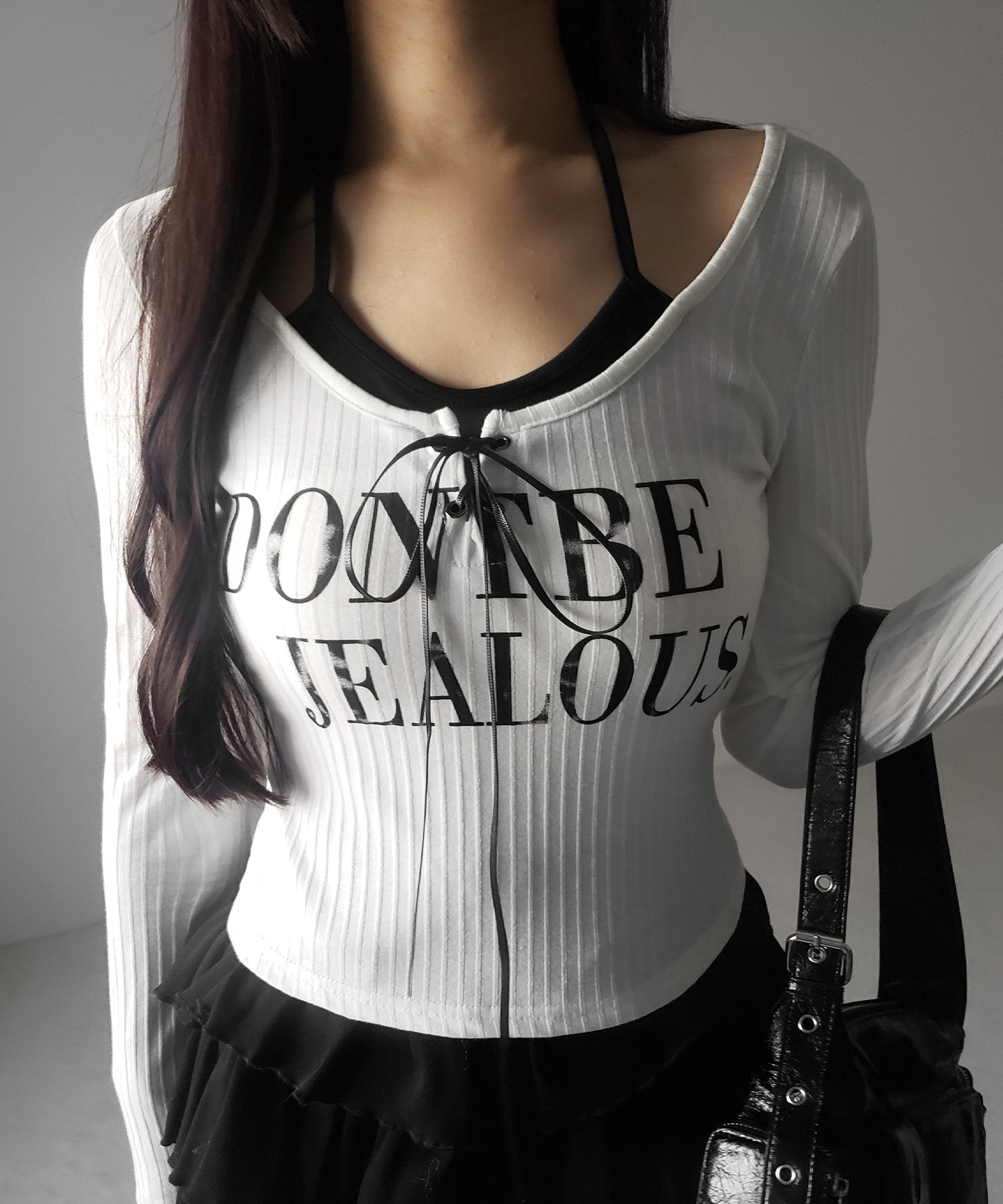 クロスネックにできる2WAY 】レースアップフェイクレイヤードロゴ