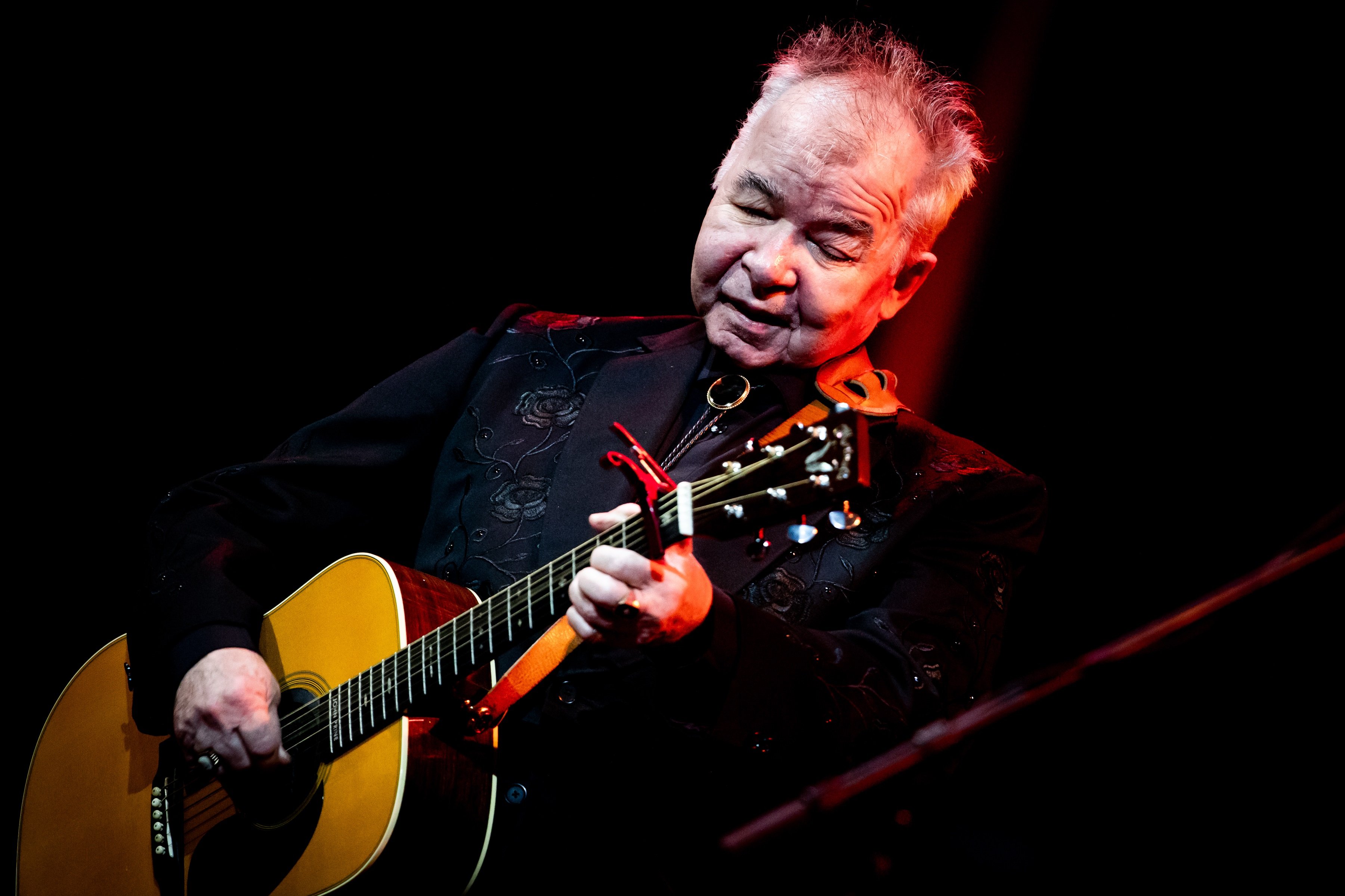 Review: John Prine mixes humor, heartbreak in amazing show