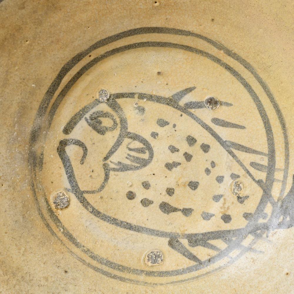 タイ スコータイ窯 魚紋皿 ｜ みんげい おくむら （日本と世界の民芸）