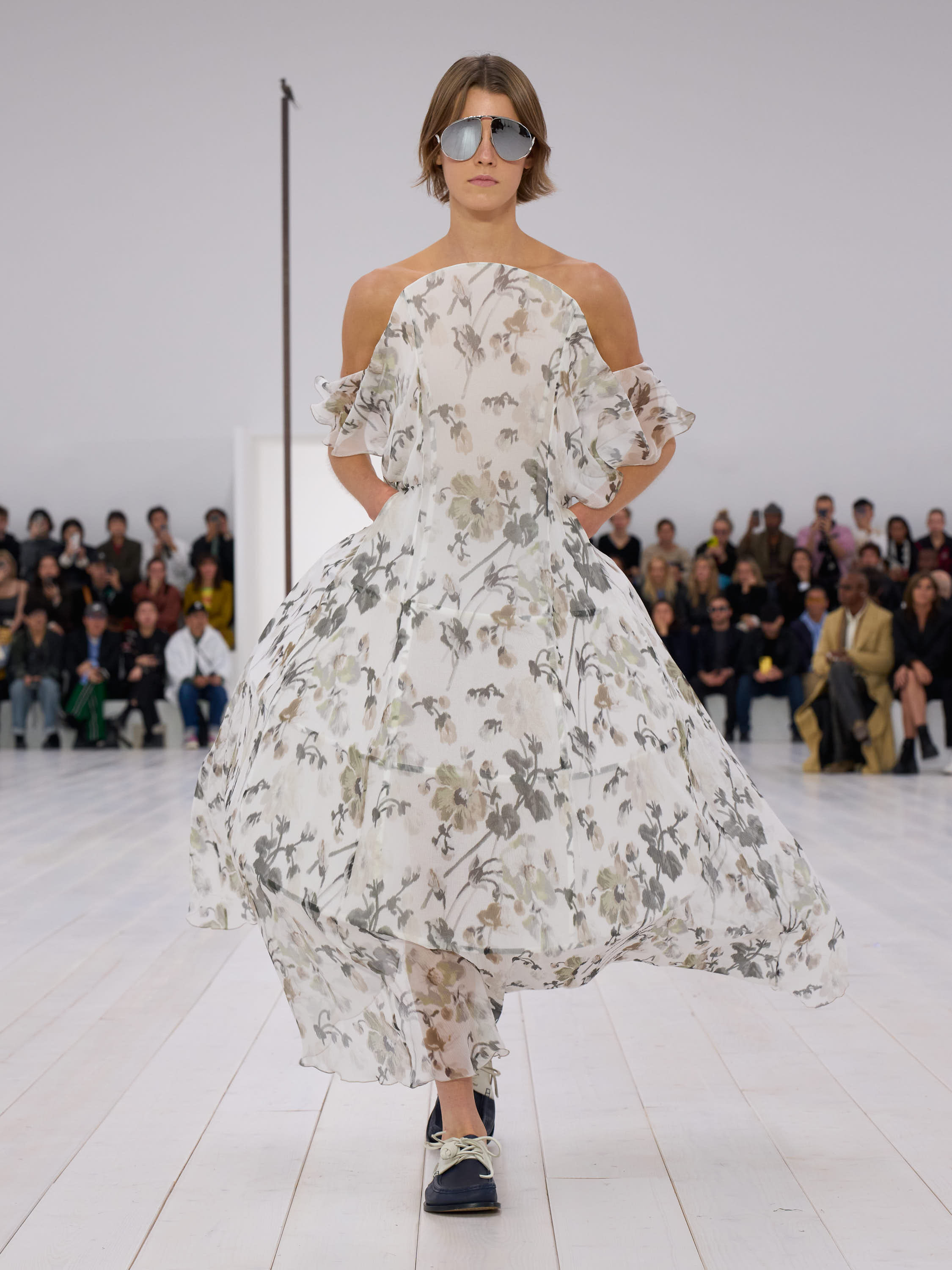 2025年春夏ウィメンズ ファッションショーコレクション | LOEWE