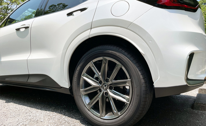 レクサスLBX専用 カラードフェンダーアーチモールの販売ページです