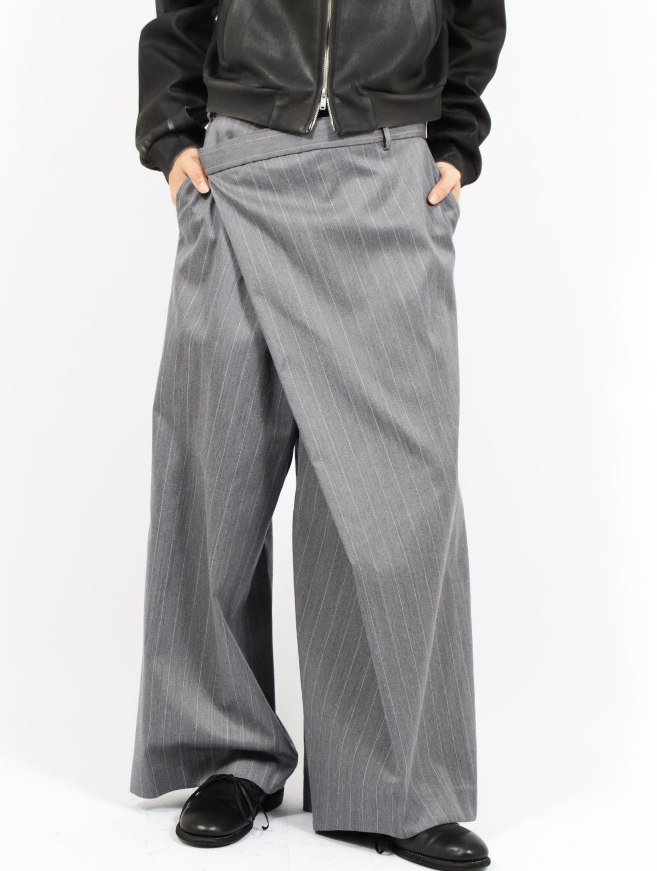 TAAKK - 【26SS】ストライプ ラップ パンツ / WRAP PANTS / グレー | STORY