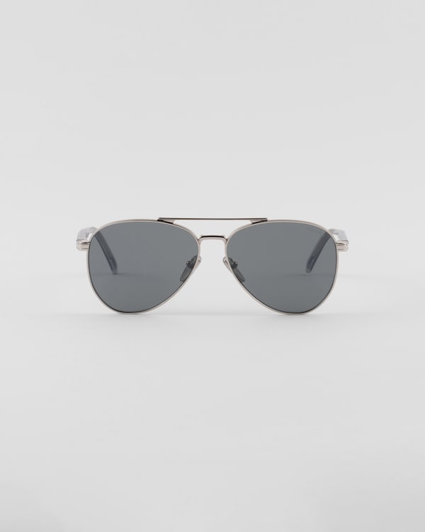 ダークグレーレンズ プラダ Pradaロゴ入り サングラス | PRADA