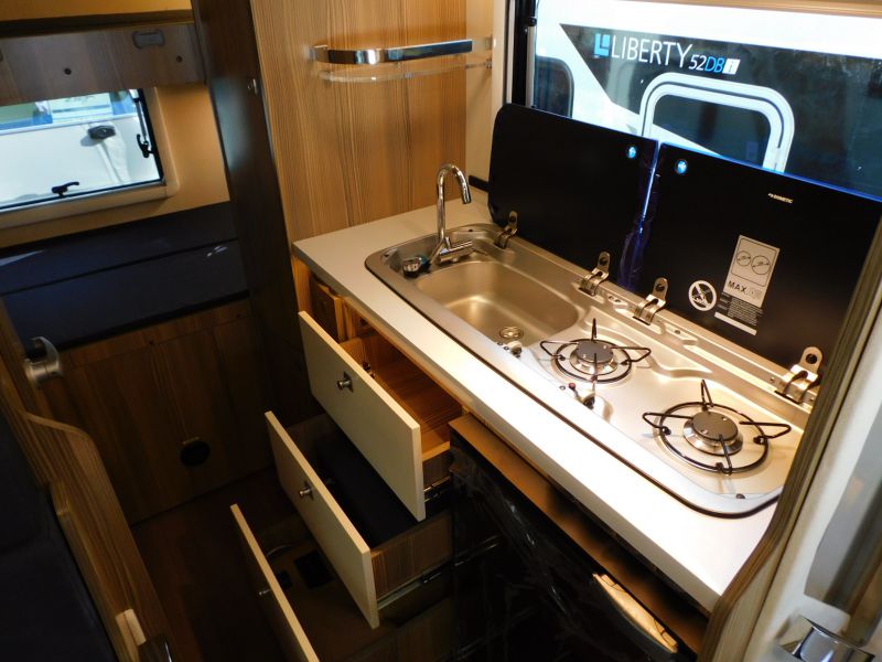 ZIL520 - ジル520 2025年モデル｜展示新車｜RVランド