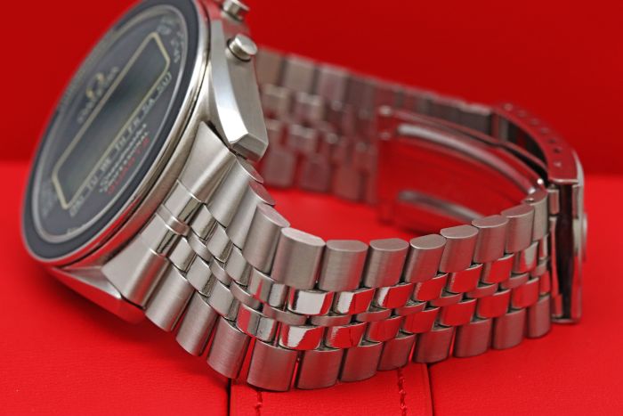 オメガ スピードマスター LCDデジタルクォーツ クロノグラフ 186.0004