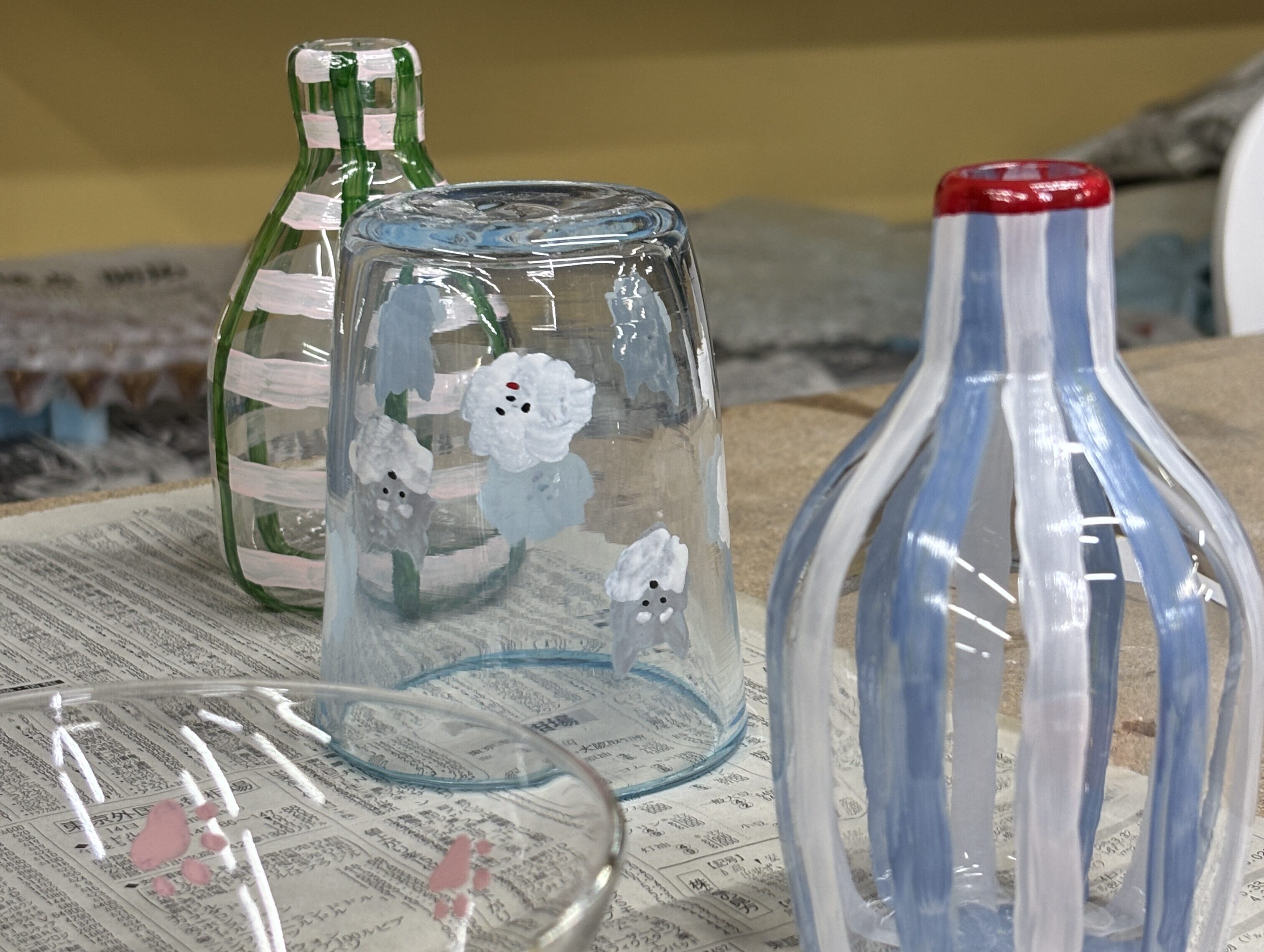 ガラスに絵を描く技法「エナメル絵付け」 | 東京ガラス工芸研究所