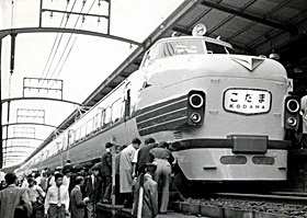 流線形を取り入れたスピード感のあるスタイル 栄光のボンネット特急