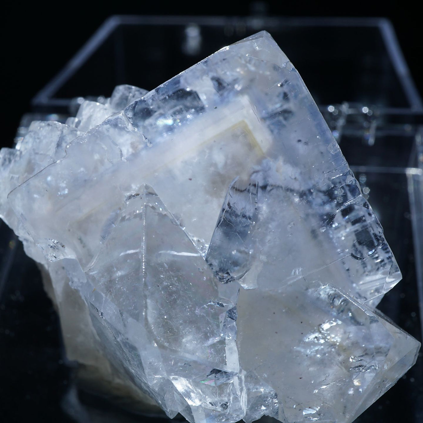 スペイン エミリオ鉱山産 フローライト – 天然石ハッピーギフト