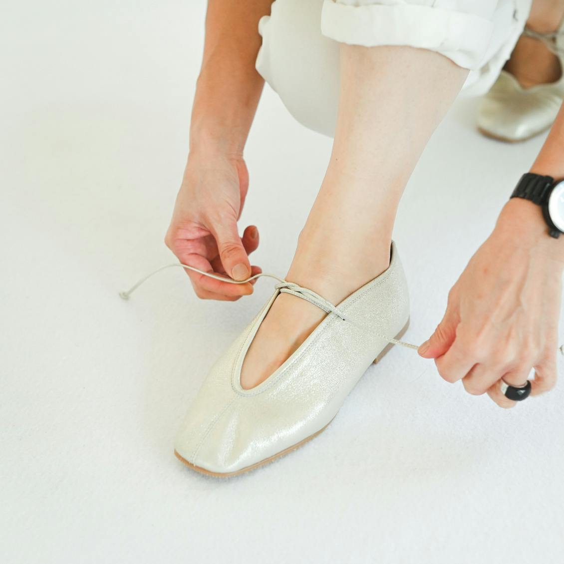 着用レビュー】噂のはき心地は？SUIの「レースアップシューズ」を