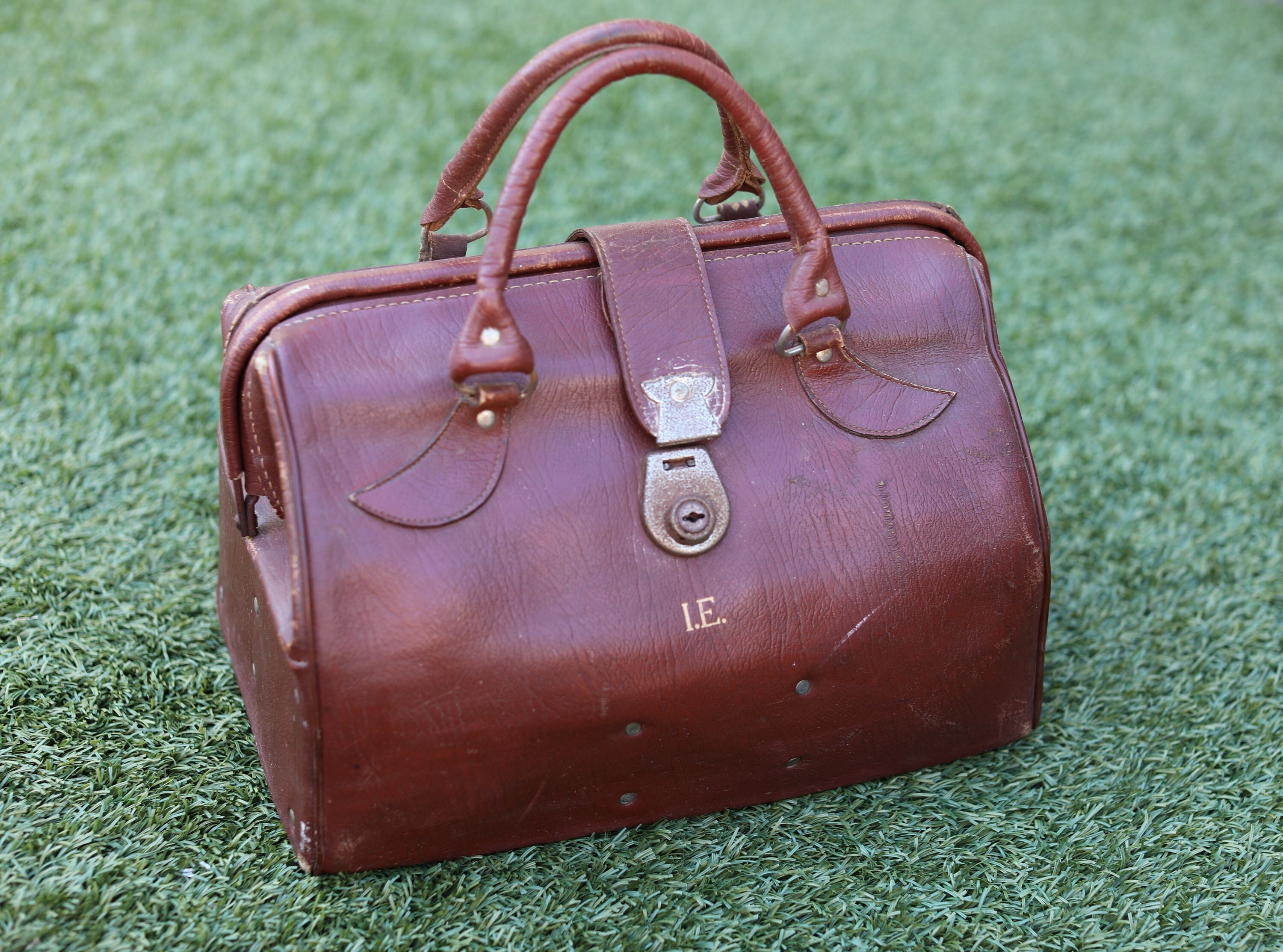 1940年代のヴィンテージドクターバッグ、レザースチームパンクバッグ