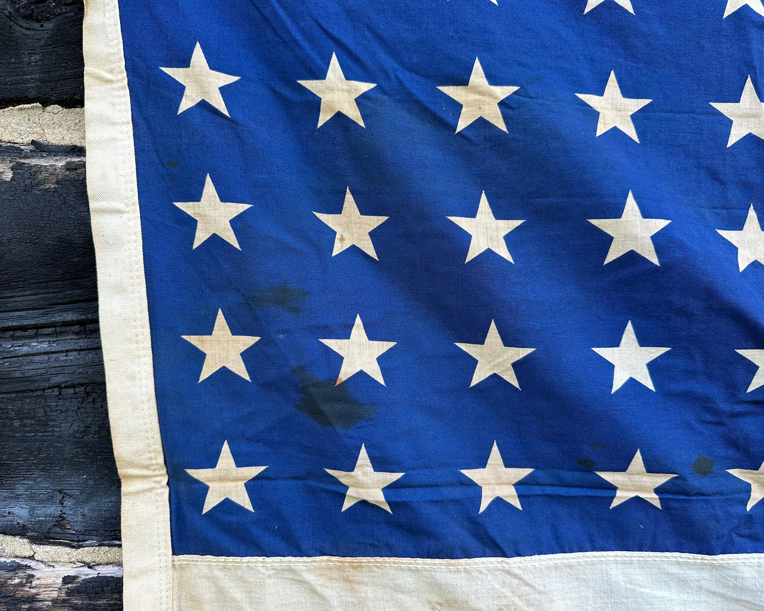 ヴィンテージ48星アメリカ国旗：アンティーク調の素朴な愛国心あふれる