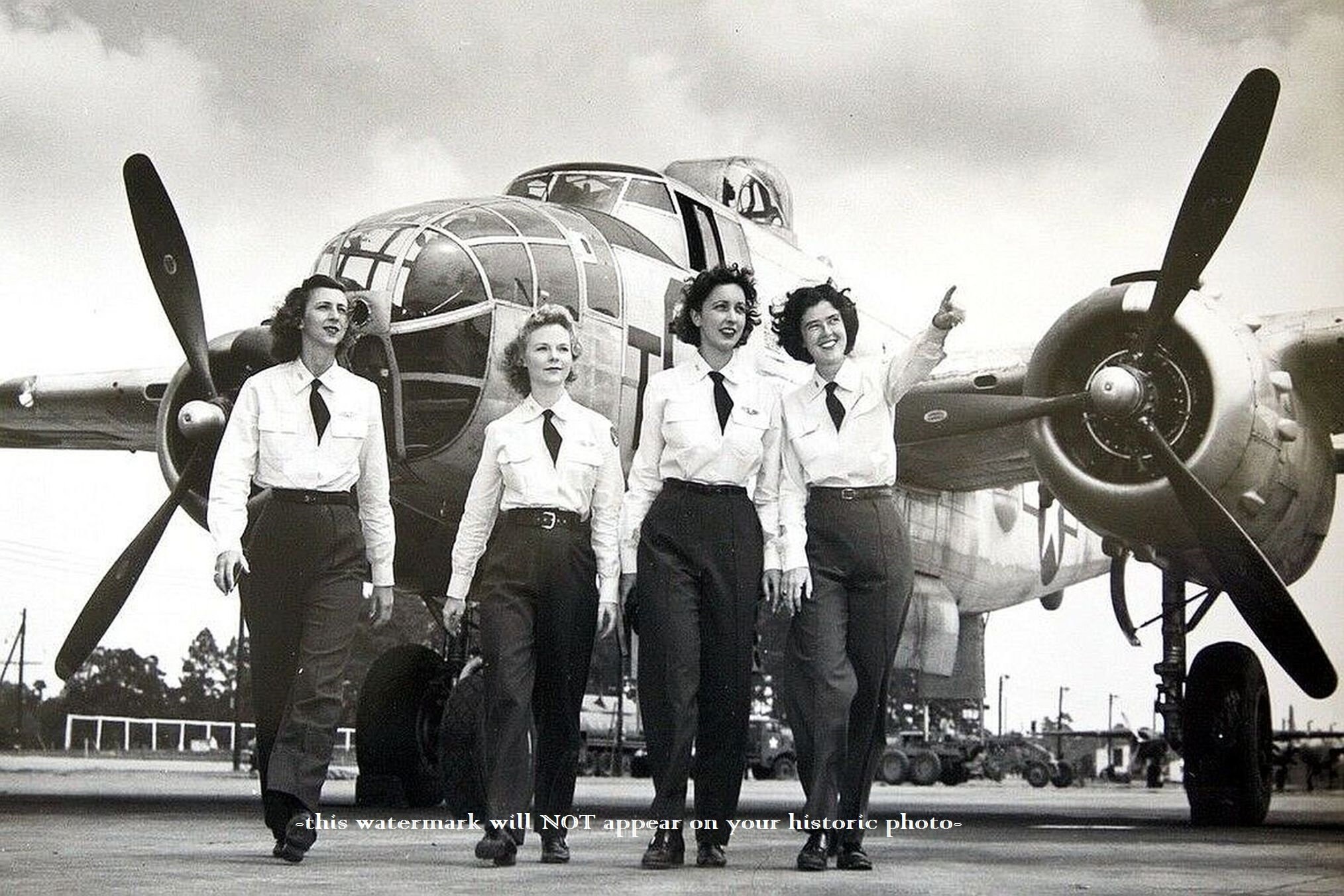 4x6 女性WASPパイロットB-25爆撃機写真女性陸軍航空軍第二次世界大戦