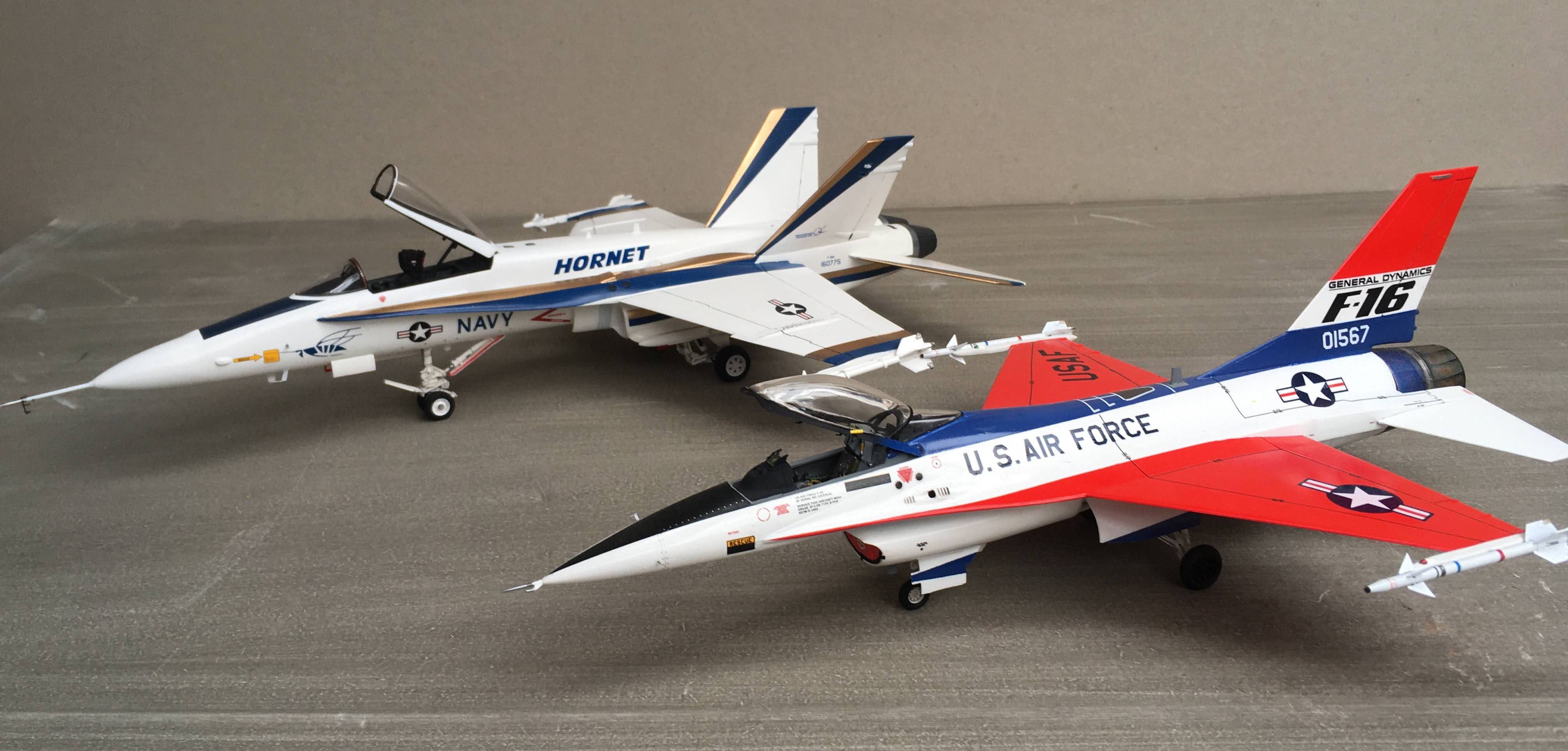 航空機・ヘリコプター desk display model 1/48 F/A-18 F-16 desk