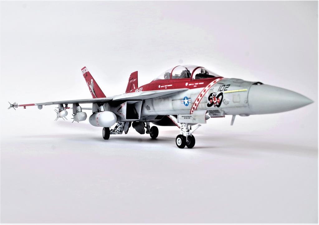 F/A-18F Super Hornet 50th Anniversary Trumpeter 1:32 - Ready for